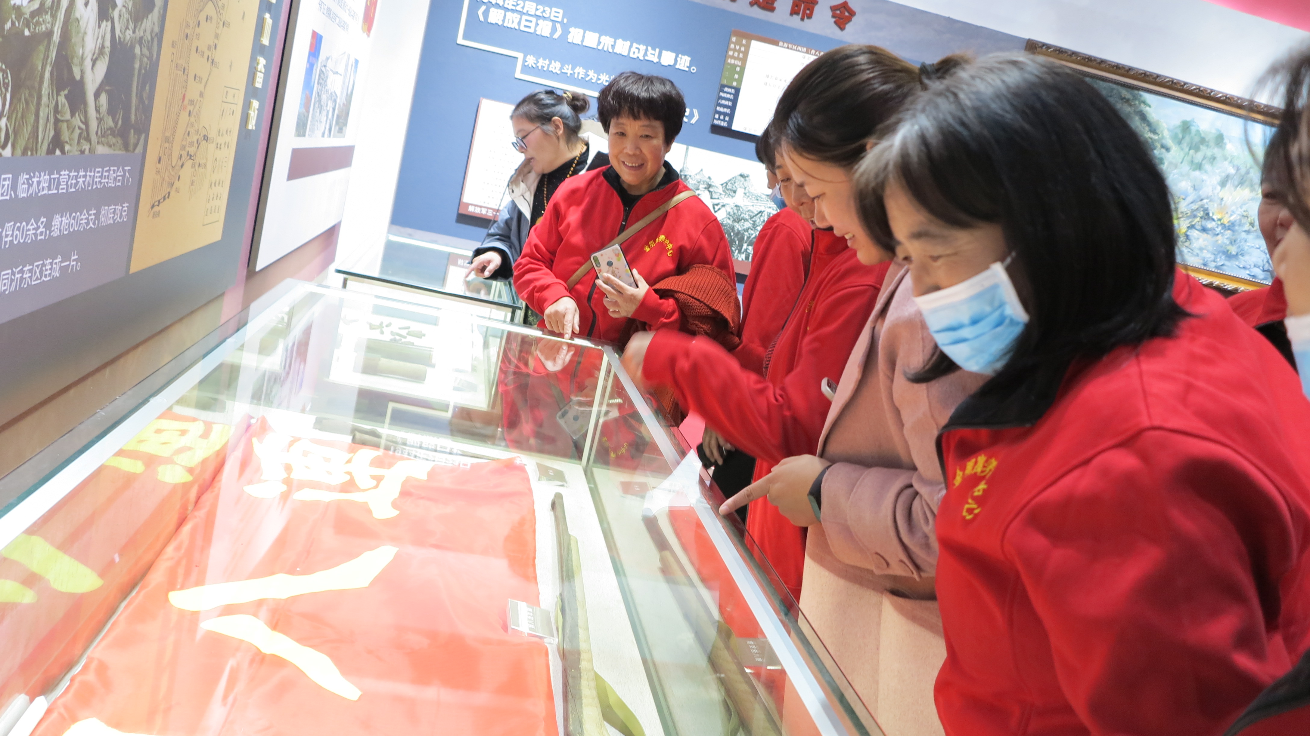 Inheriting the red gene of Yimeng spirit and doing a good job of respecting the aged, filial piety and helping the aged Inheriting the red gene of Yimeng spirit and doing a good job of respecting the aged, filial piety and helping the aged